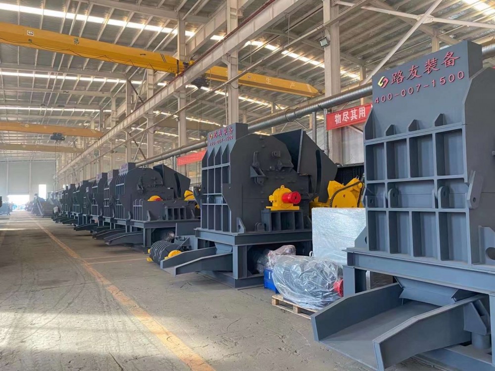 每小時產(chǎn)出12-15T碎料的600型破碎機(jī)——客戶現(xiàn)場作業(yè)實拍