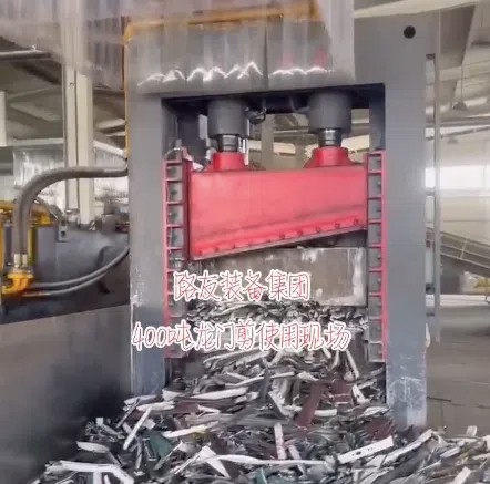 客戶場(chǎng)地400噸龍門剪切無聊