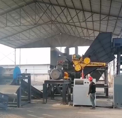 安徽地區(qū)315型破碎機(jī)使用現(xiàn)場(chǎng)，新機(jī)待運(yùn)行